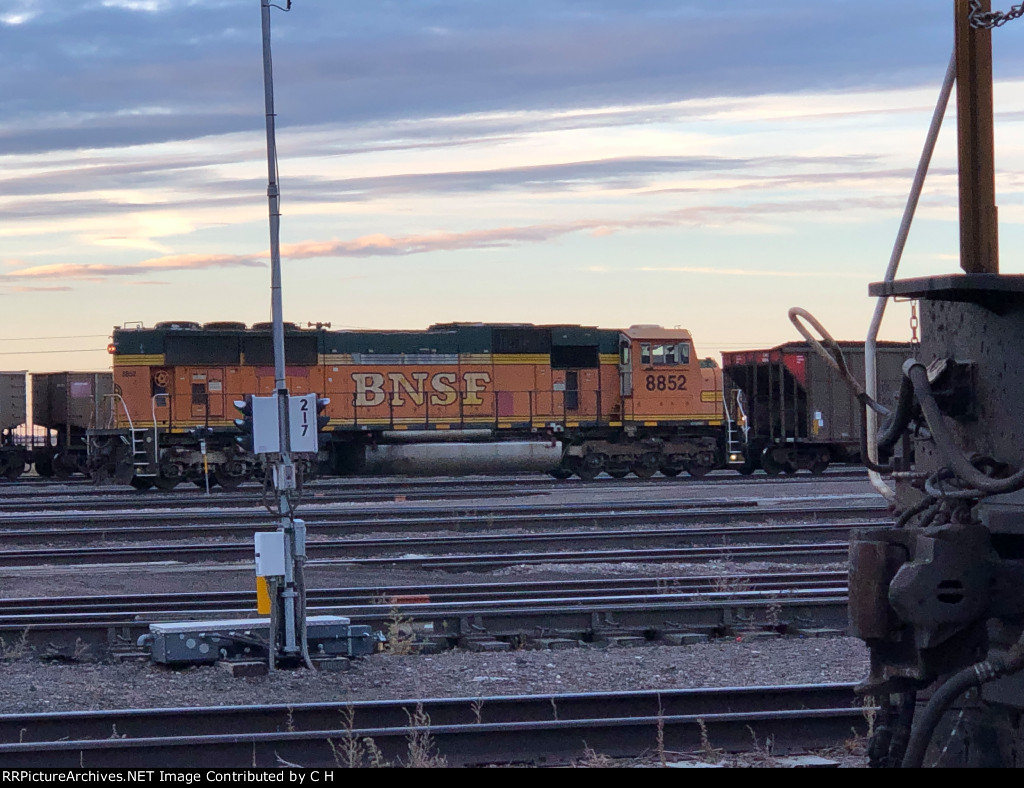 BNSF 8852